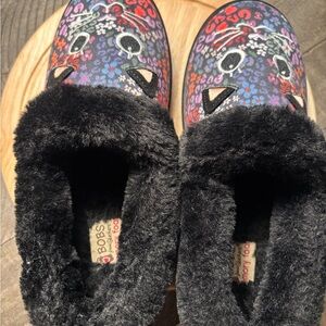 Skechers Women’s Black Multi Floral Cat Slip-On Slippers